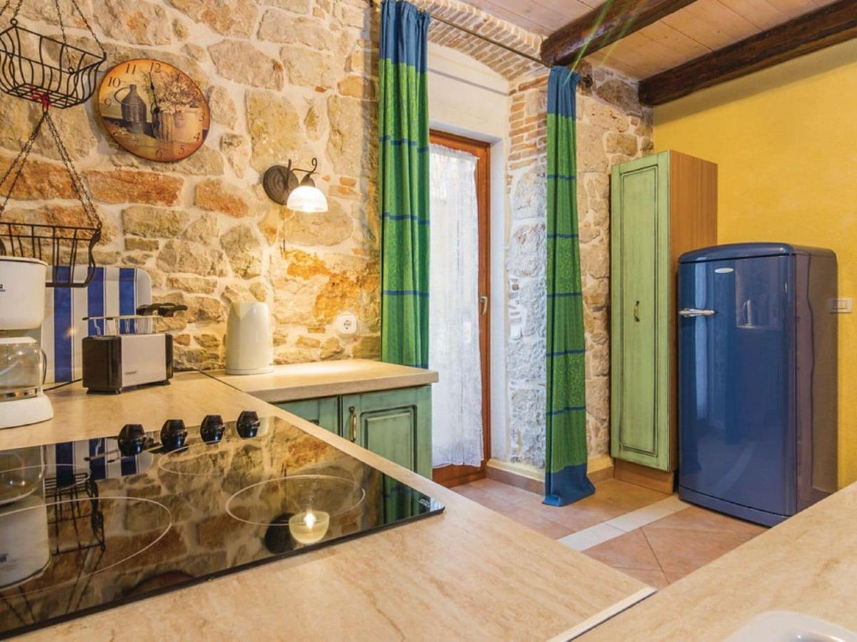 Rustic Holiday Home In Vrsar With Garden Esterno foto