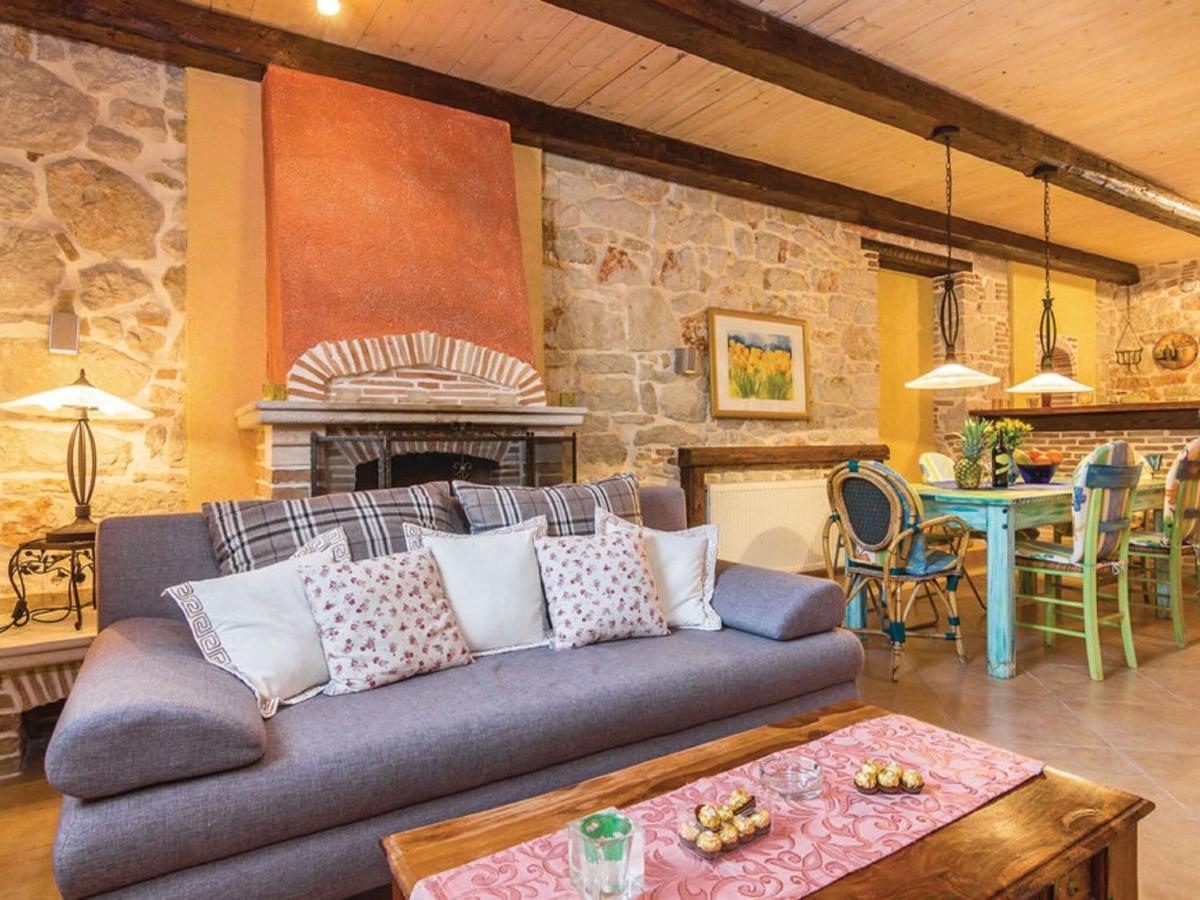 Rustic Holiday Home In Vrsar With Garden Esterno foto