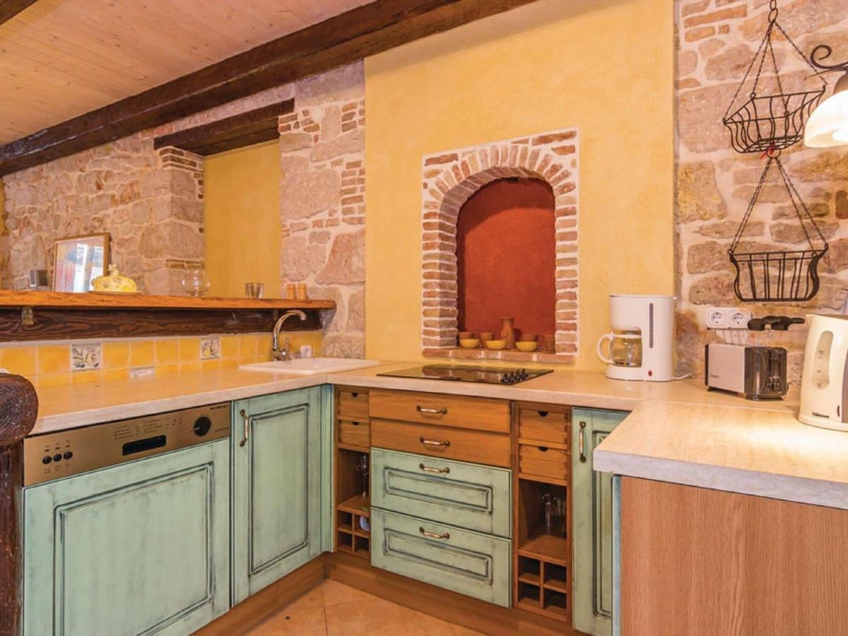 Rustic Holiday Home In Vrsar With Garden Esterno foto