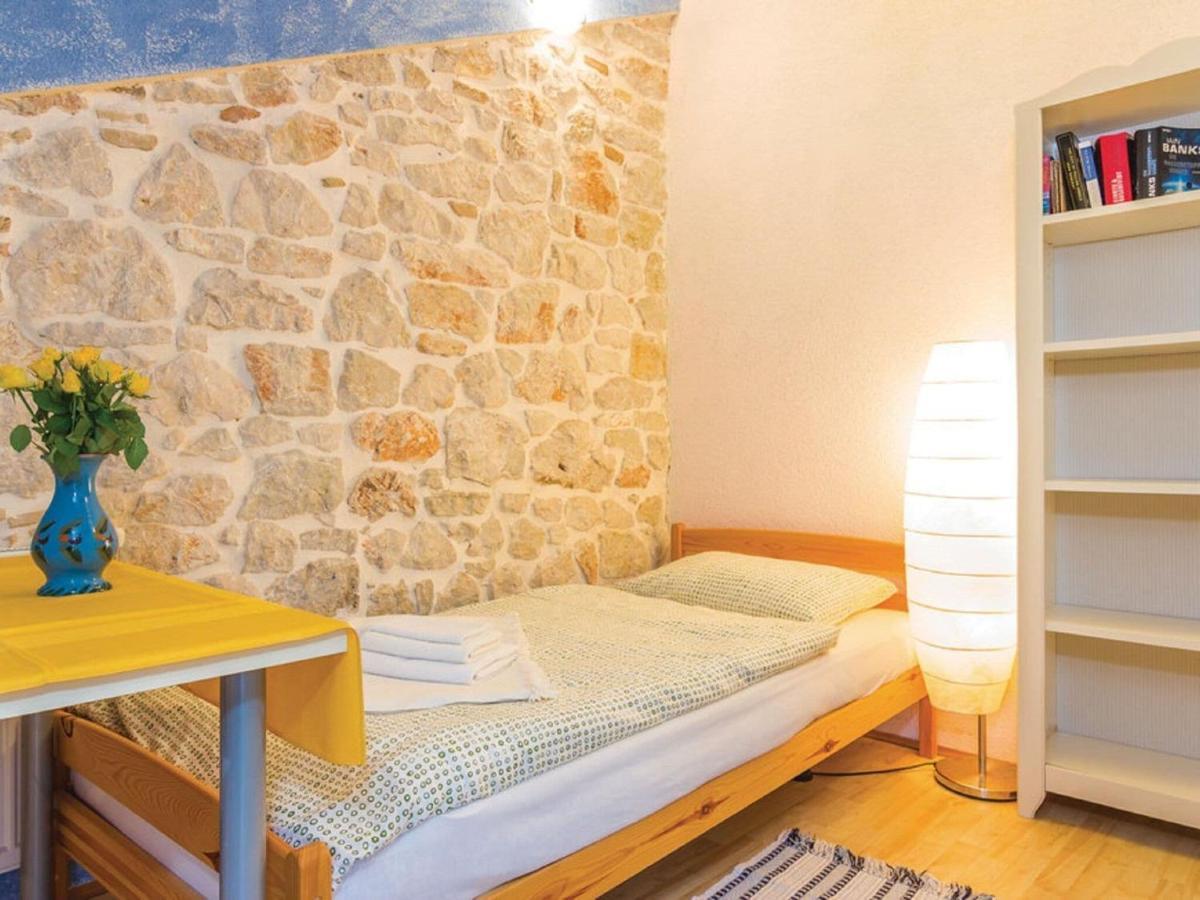 Rustic Holiday Home In Vrsar With Garden Esterno foto