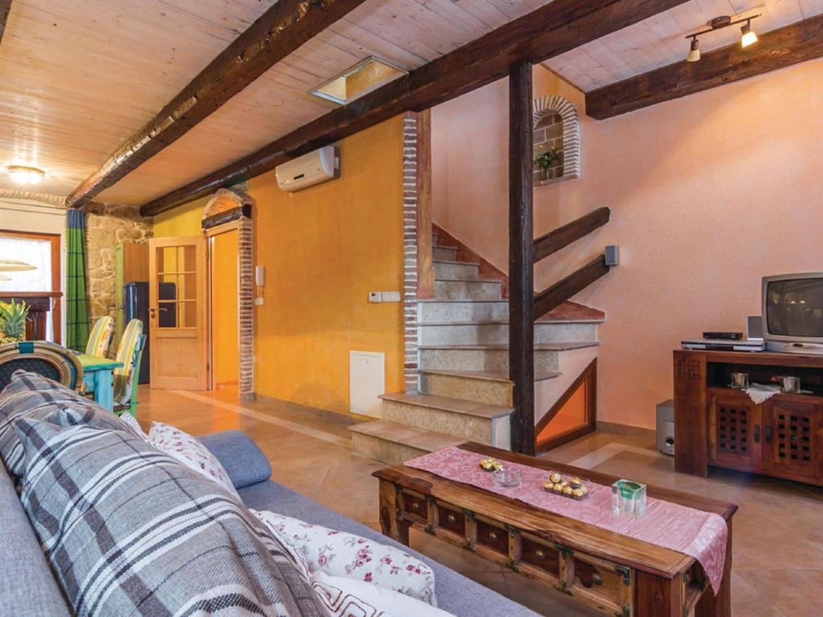 Rustic Holiday Home In Vrsar With Garden Esterno foto