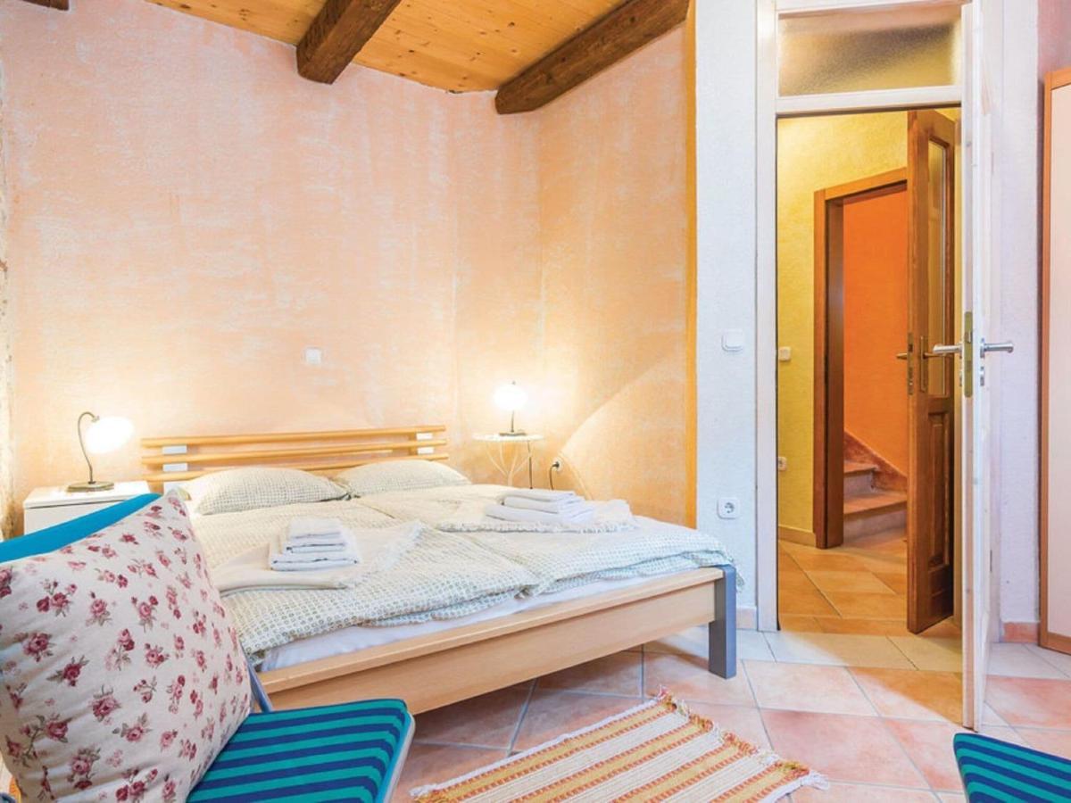 Rustic Holiday Home In Vrsar With Garden Esterno foto