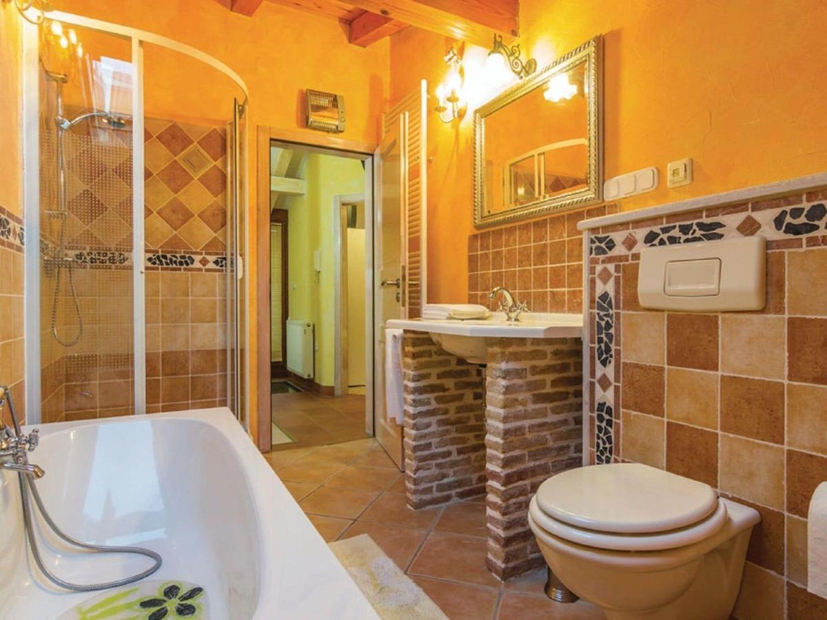 Rustic Holiday Home In Vrsar With Garden Esterno foto