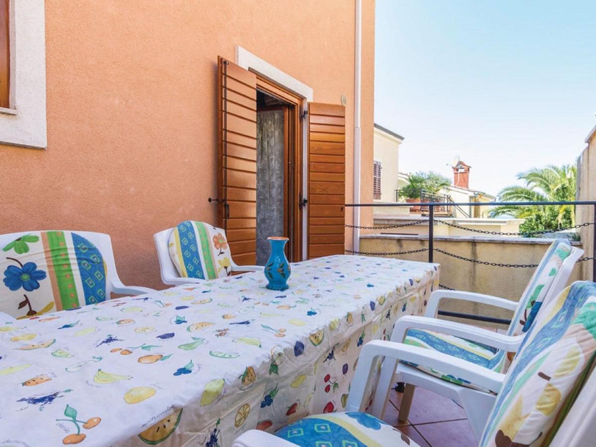Rustic Holiday Home In Vrsar With Garden Esterno foto