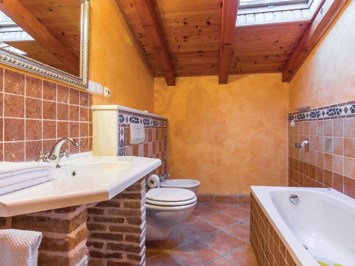 Rustic Holiday Home In Vrsar With Garden Esterno foto