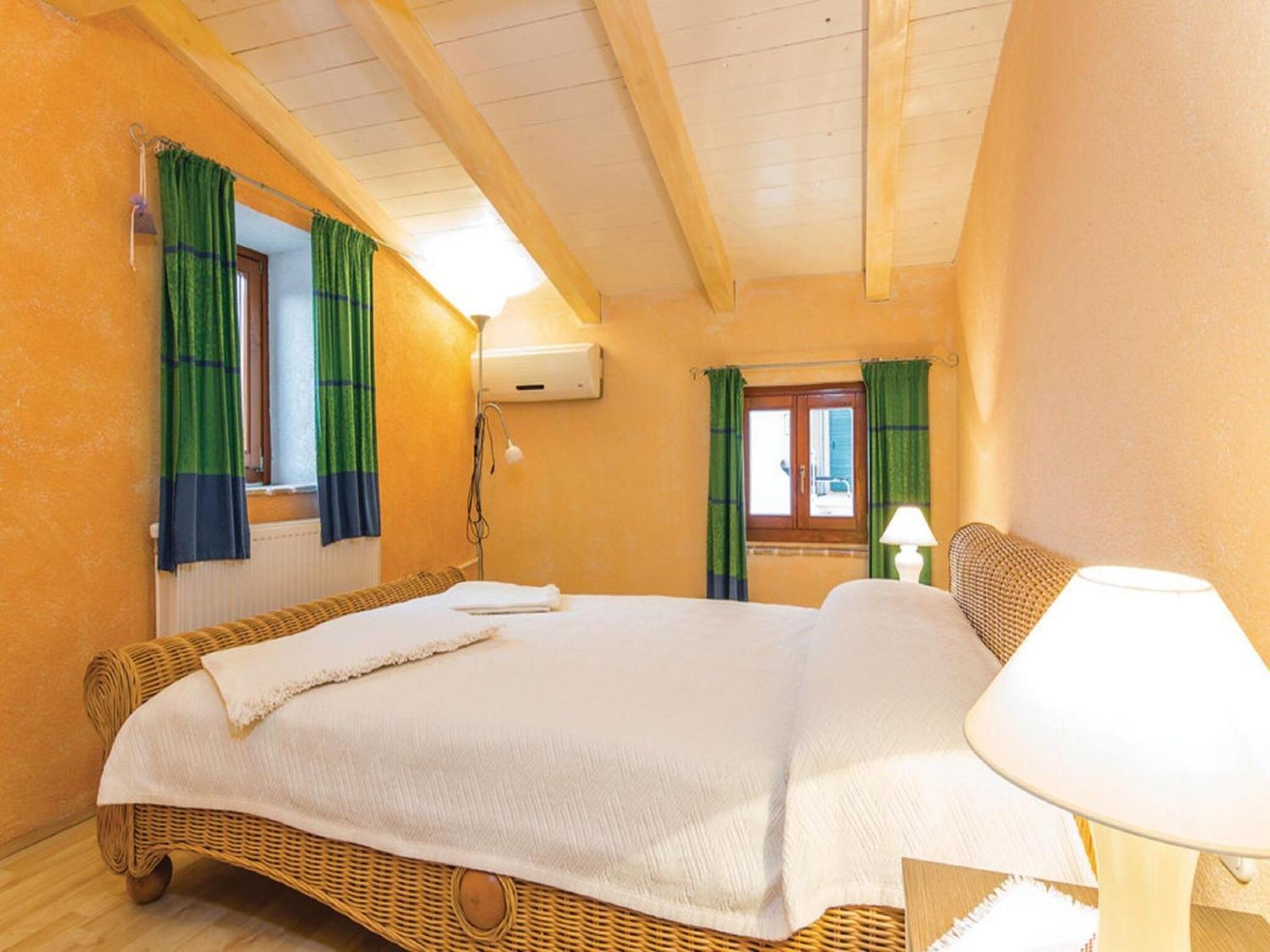 Rustic Holiday Home In Vrsar With Garden Esterno foto